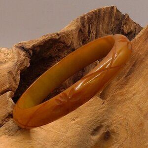 1930-50 Vintage Bakelite Butterscotch Starburst or Flower Carved Bangle 8"